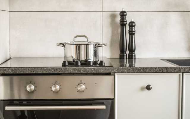 Beachside Charm on Ben Yehuda 2BR Apt