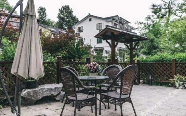 West Lake Green Lotus Hostel