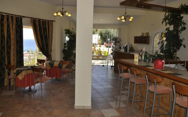 Mazis Apartments
