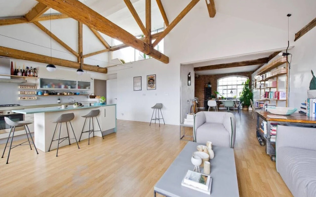 Unique & Vibrant 1-bed Loft With Roof Garden