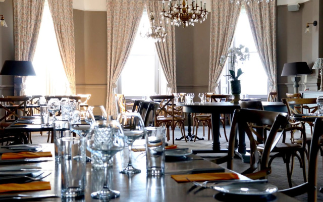Causeway Hotel