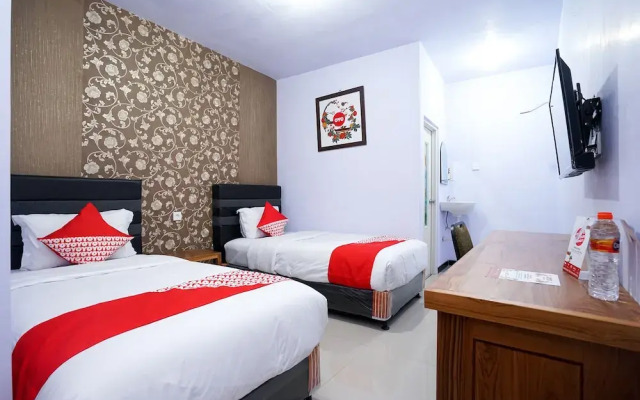OYO 496 Eston House