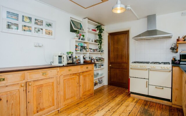 2 bed Artistic/designer Flat Near Broadway Market