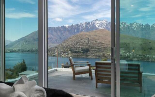 Remarkable Queenstown Lake House