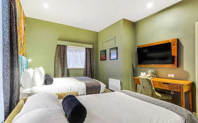 Inn on the Lake by Innkeeper's Collection