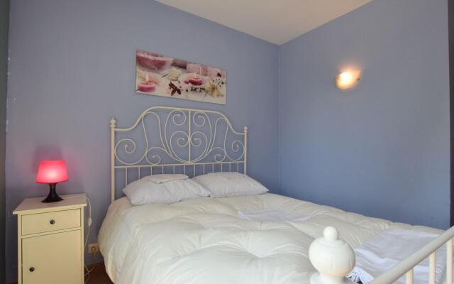Pleasant Holiday Home with Sauna and Jacuzzi in Courtil
