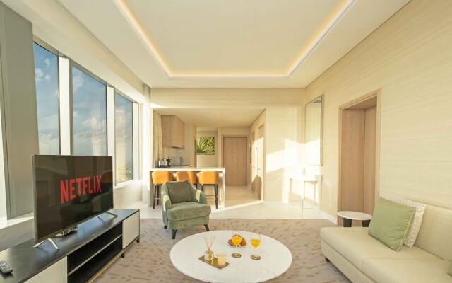 LUX Iconic Views at Palm Tower Suite 3