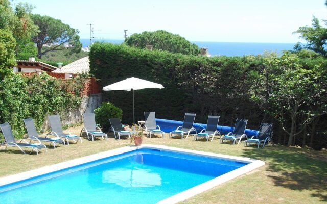 Magnificent Villa in Calonge With Terrace