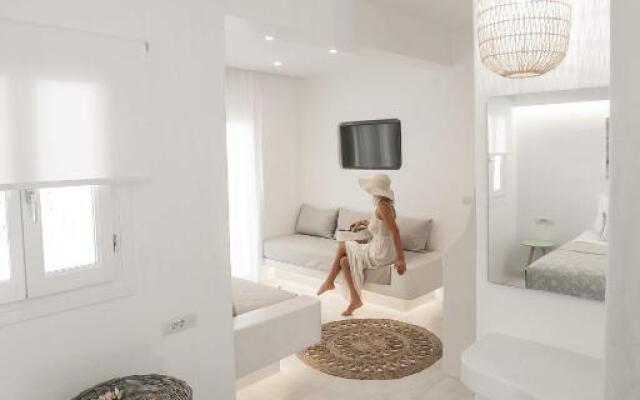 Ios Art Studios & Luxury Apartments