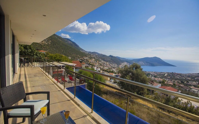 Villa Merak by Akdenizvillam