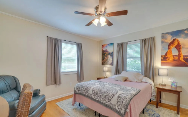 Oak Ridge Retreat w/ Porch < 1 Mi to Downtown