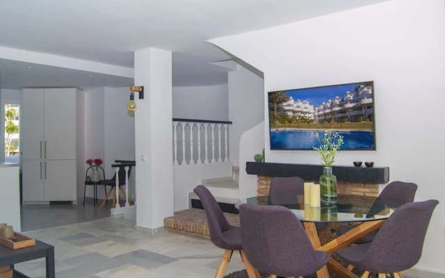 Beautiful family duplex walking distance to the beach