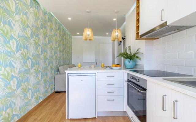 Paço de Arcos Suite & Beach Apartment