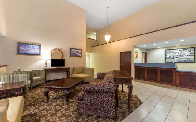 Super 8 by Wyndham Perry