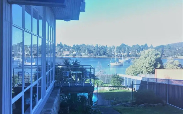 Waterfront Lodge Motel