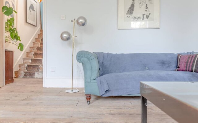 Spacious and Colourful 2 Bedroom Flat in Lambeth