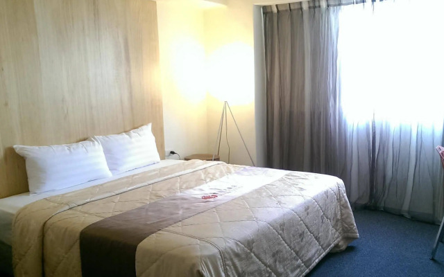 River Hotel