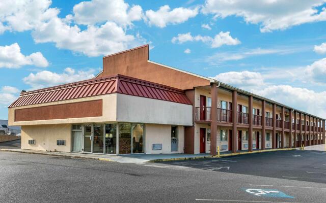 Econo Lodge Northeast