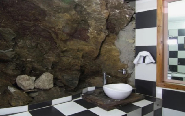 Deolo Cliff Eco Resort