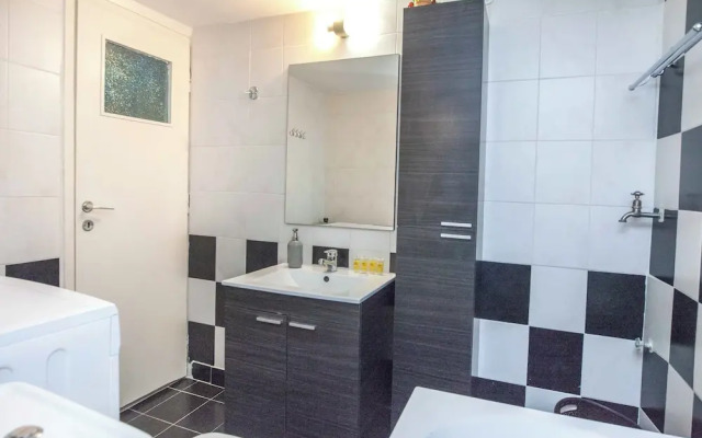 Stylish 1 Bd Apt w Balcony in Petralona