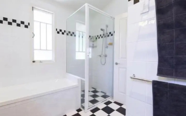 Sunny Home - near West End Cafe's, South Bank & City