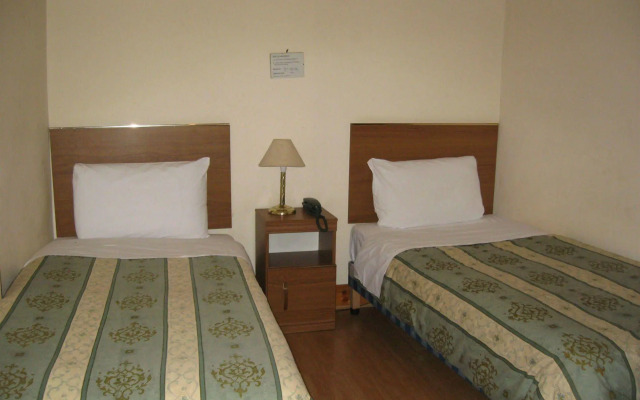 Carlton Hotel