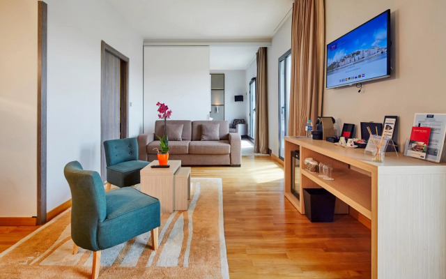 Kyriad Prestige Lyon Est - Saint Priest Eurexpo Hotel and Spa
