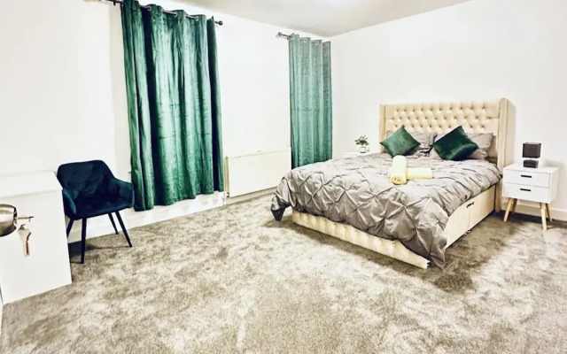 5bed-10 Guests-near City Centre-free Parking