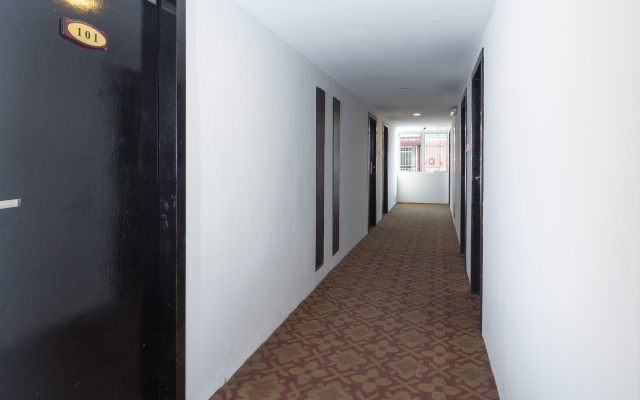 OYO 89619 De Choice Hotel