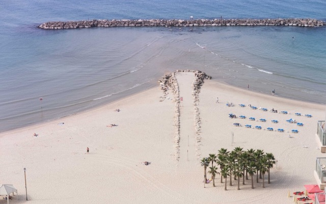 Beachfront w Balconies & Parking