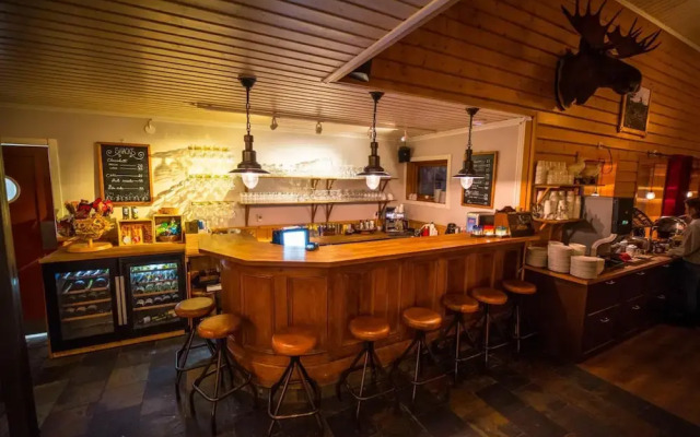 Pinetree Lodge