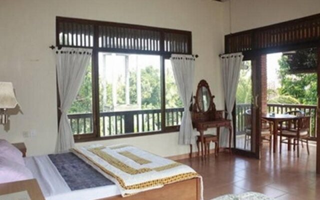 Raka Rai Bungalows