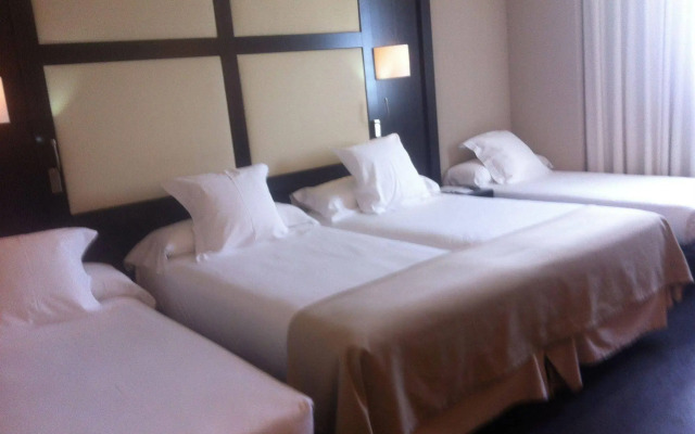 Hotel Maydrit Airport