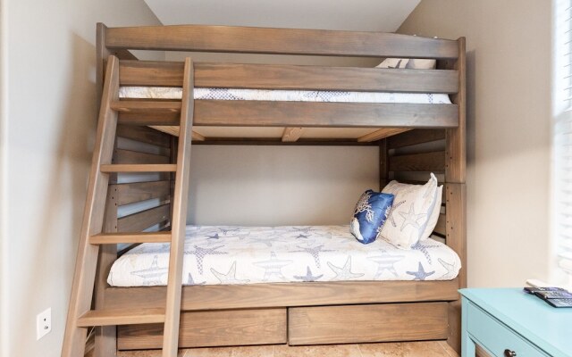 Latitude Adjustment - Private Pool/elevator!