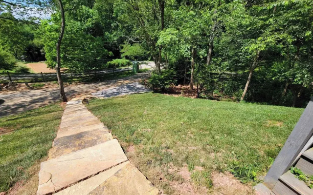 Plum Perfect Hideaway by Avantstay Near Downtown