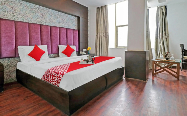 OYO 90654 Hotel Grand Luxury