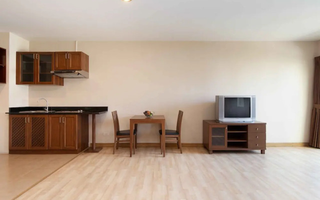181 Ekkamai Apartment