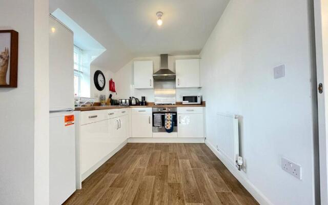 Lovely 2 bedroom apartment with free parking