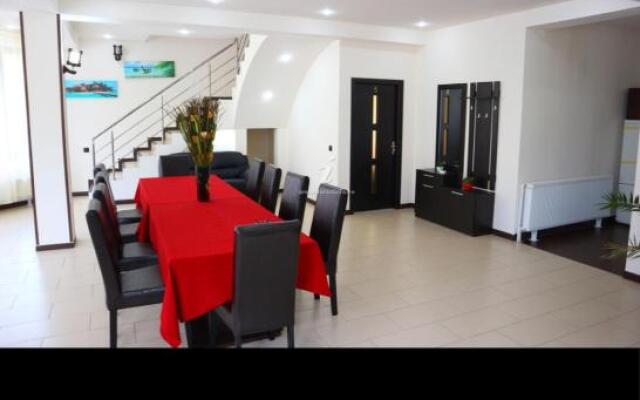 Pensiunea Julian House