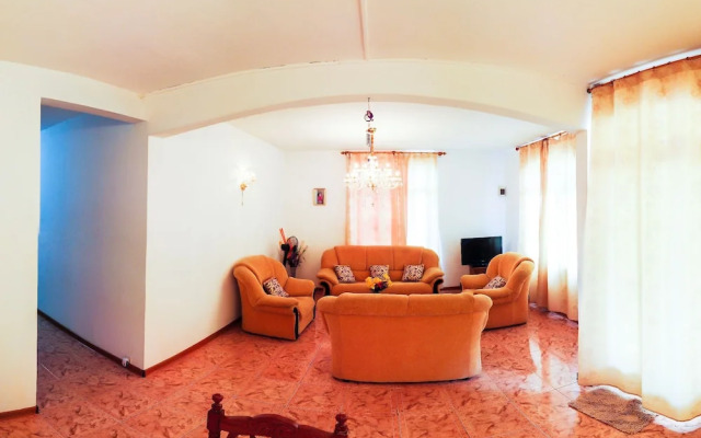 Charming 2-bed House in Chemin Grenier
