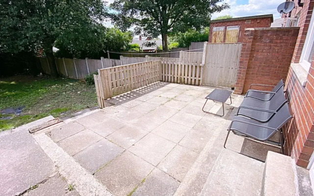 Entire 3-bedroom Home in Oldham - Guest House