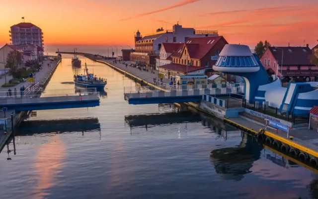 Holiday Apartment Right Next to the Beach Darlowko