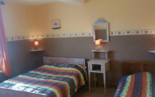 Luxurious Holiday Home with Garden in Gimnee