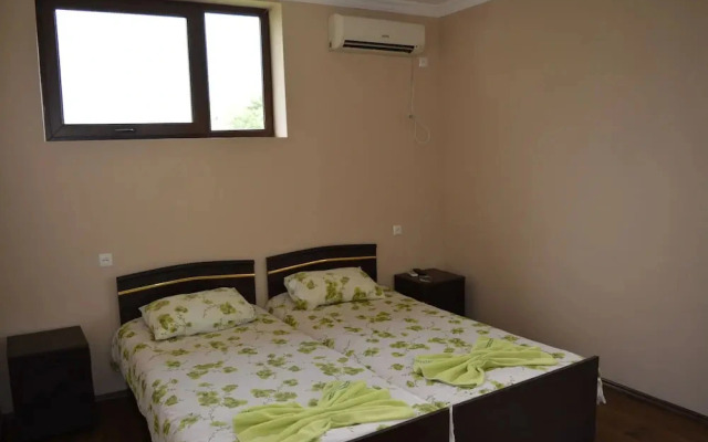 Hotel "Shua Kalakshi"