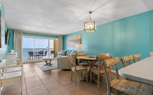 Driftwood Towers #4E