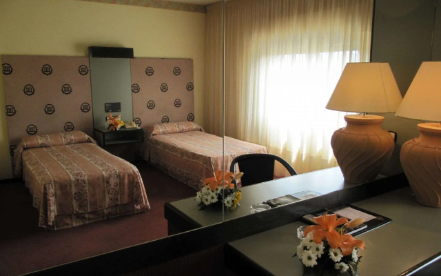 Hotel Sercotel Cuatro Postes