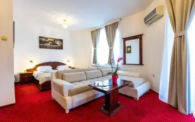 Garni Hotel Royal Crown