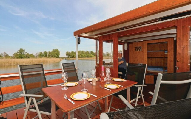 Amazing Ship/boat in Radewege With 2 Bedrooms