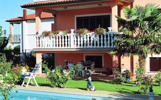 Villa With 3 Bedrooms in Umag, With Private Pool, Enclosed Garden and