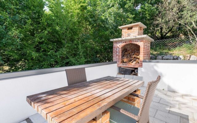 Soothing Holiday Home in Starigrad near Sea